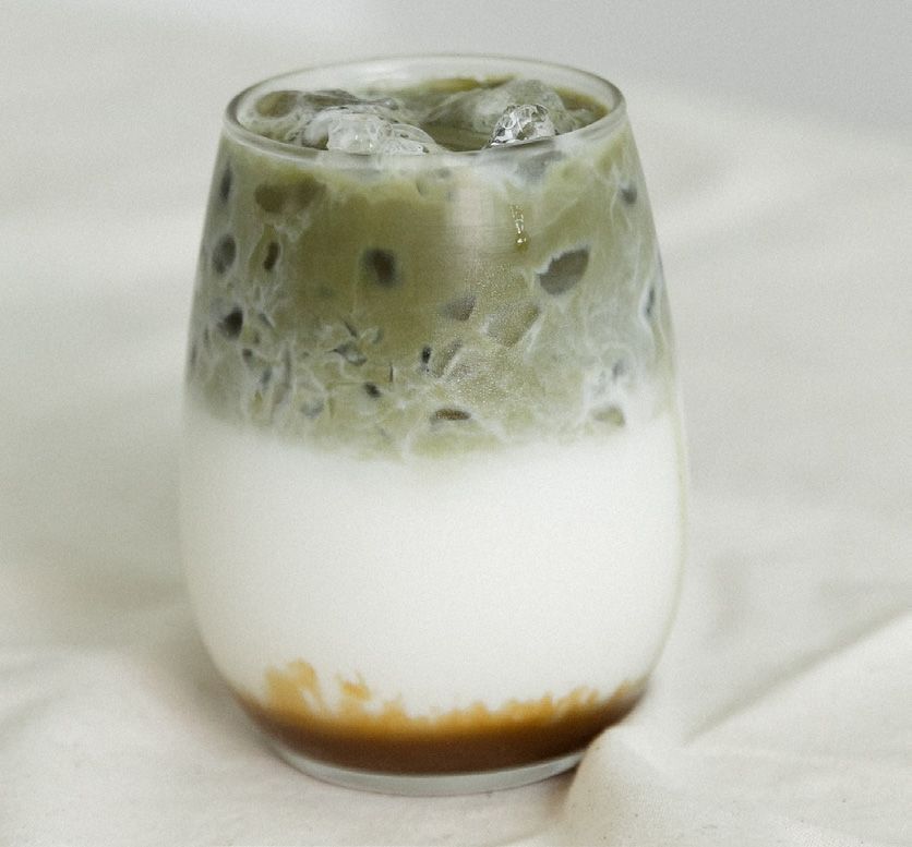 Iced matchá caramel