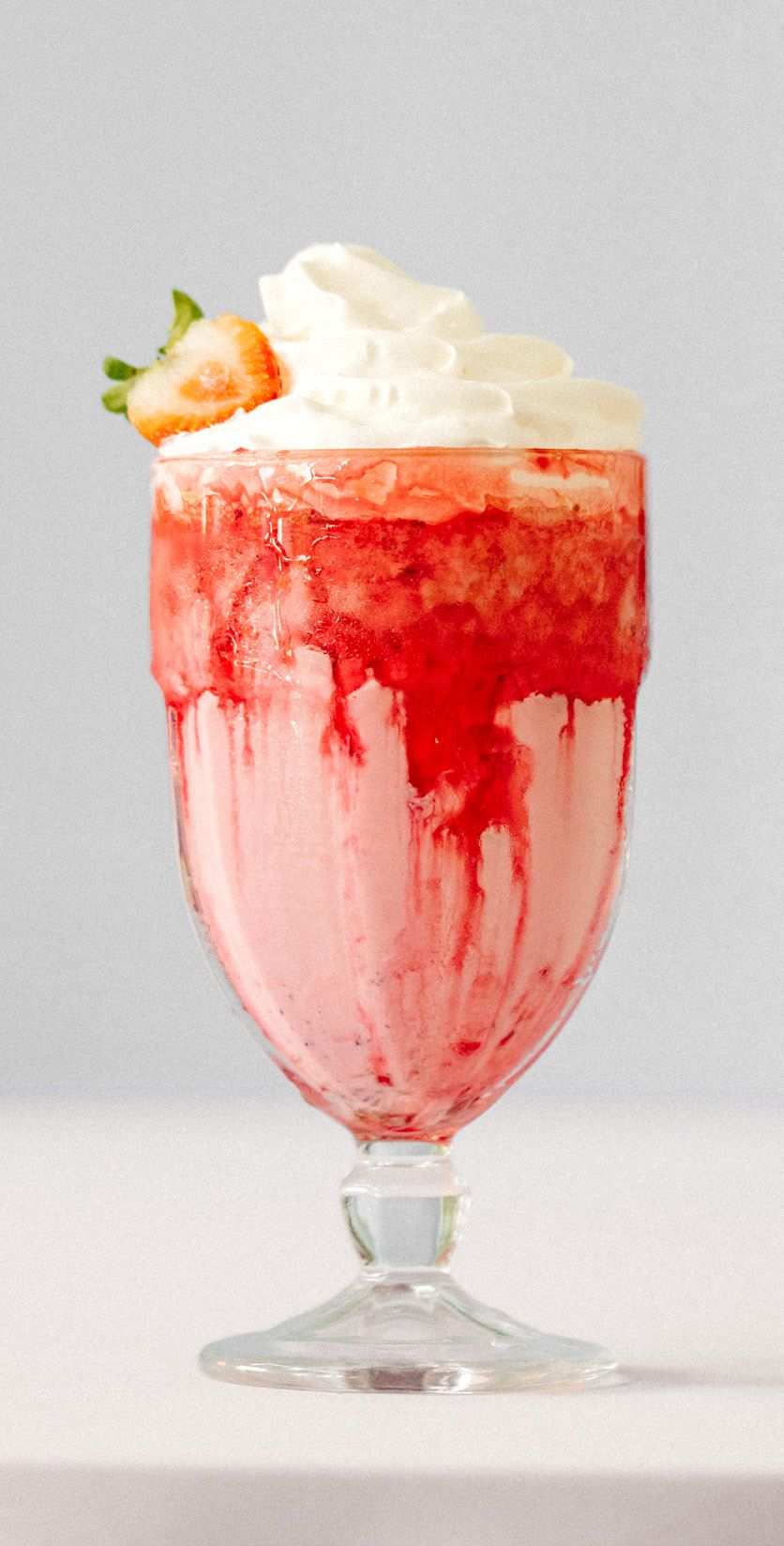 Milkshake de morango com chantilly