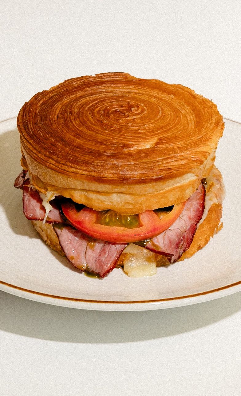 Supreme pastrami no croissant